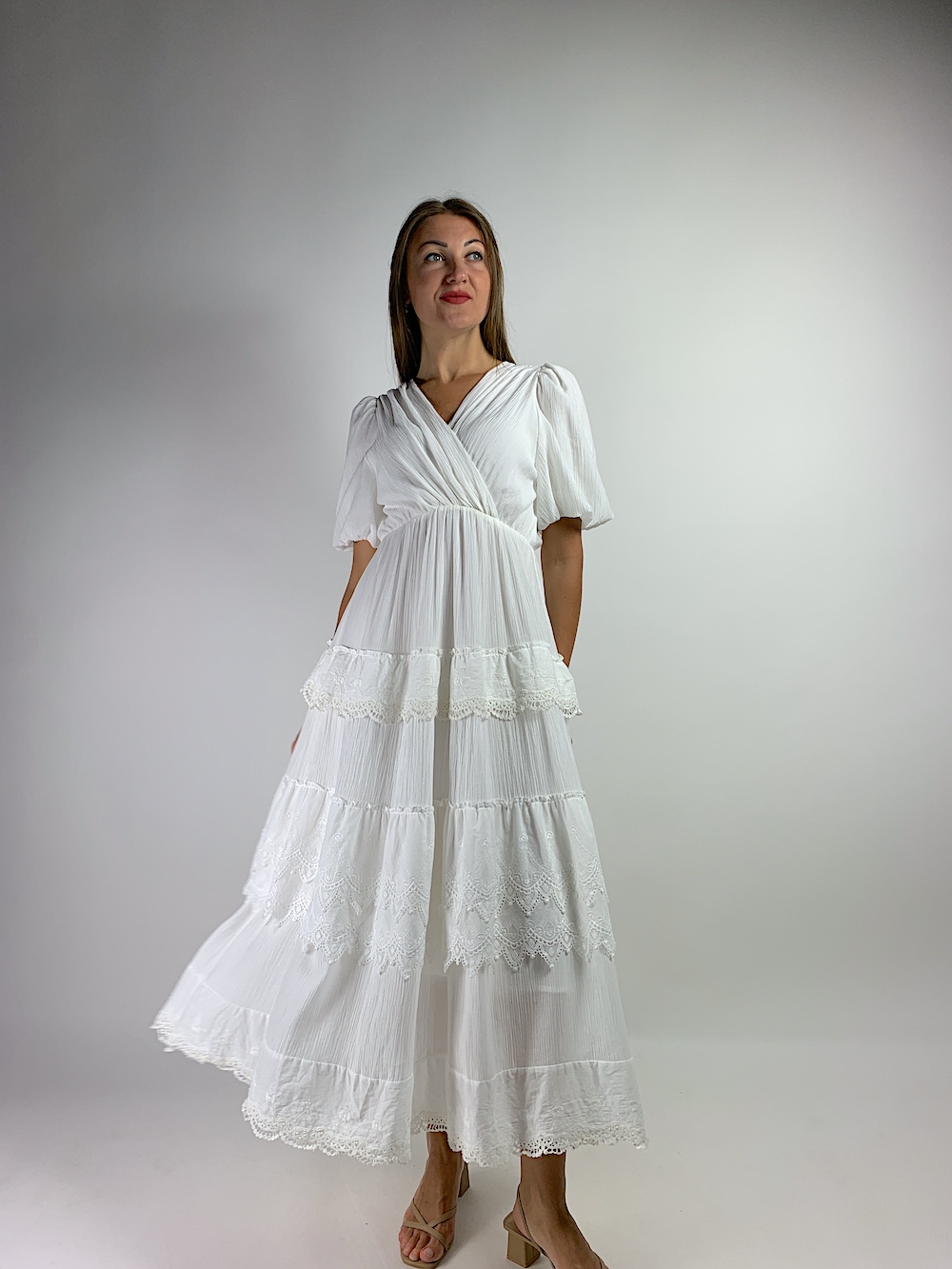 Біла довга сукня з валанами італійського бренду No-Na