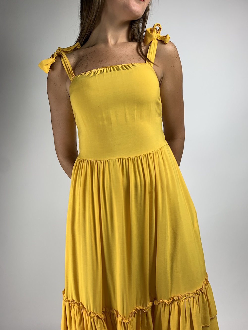 Тонка літня віскозна жовта сукня на брітелях італійського бренду Rinascimento