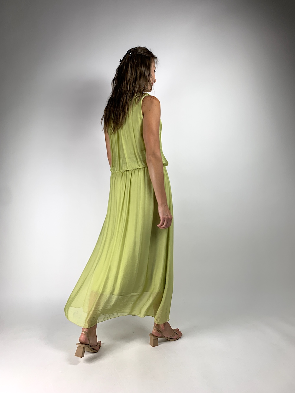 Легка літня шовкова сукня зеленого кольору італійського бренду Joleen