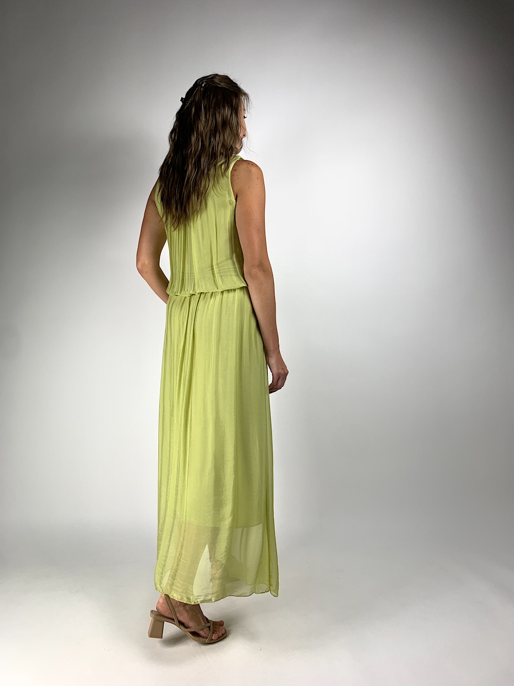 Легка літня шовкова сукня зеленого кольору італійського бренду Joleen
