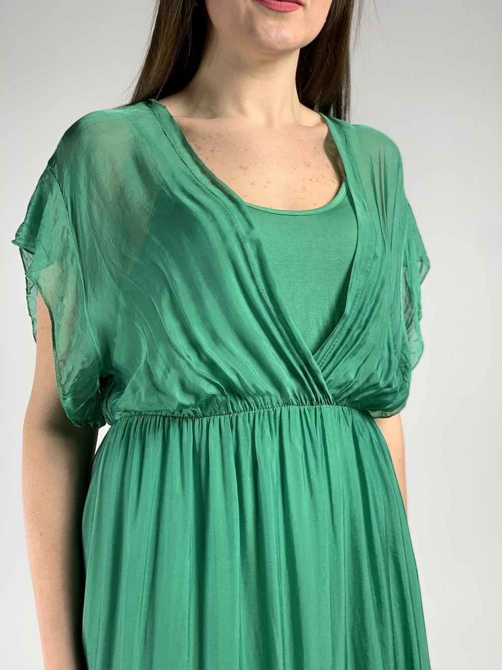 Шовкова сукня на запах зеленого кольору довжини міді  Joleen