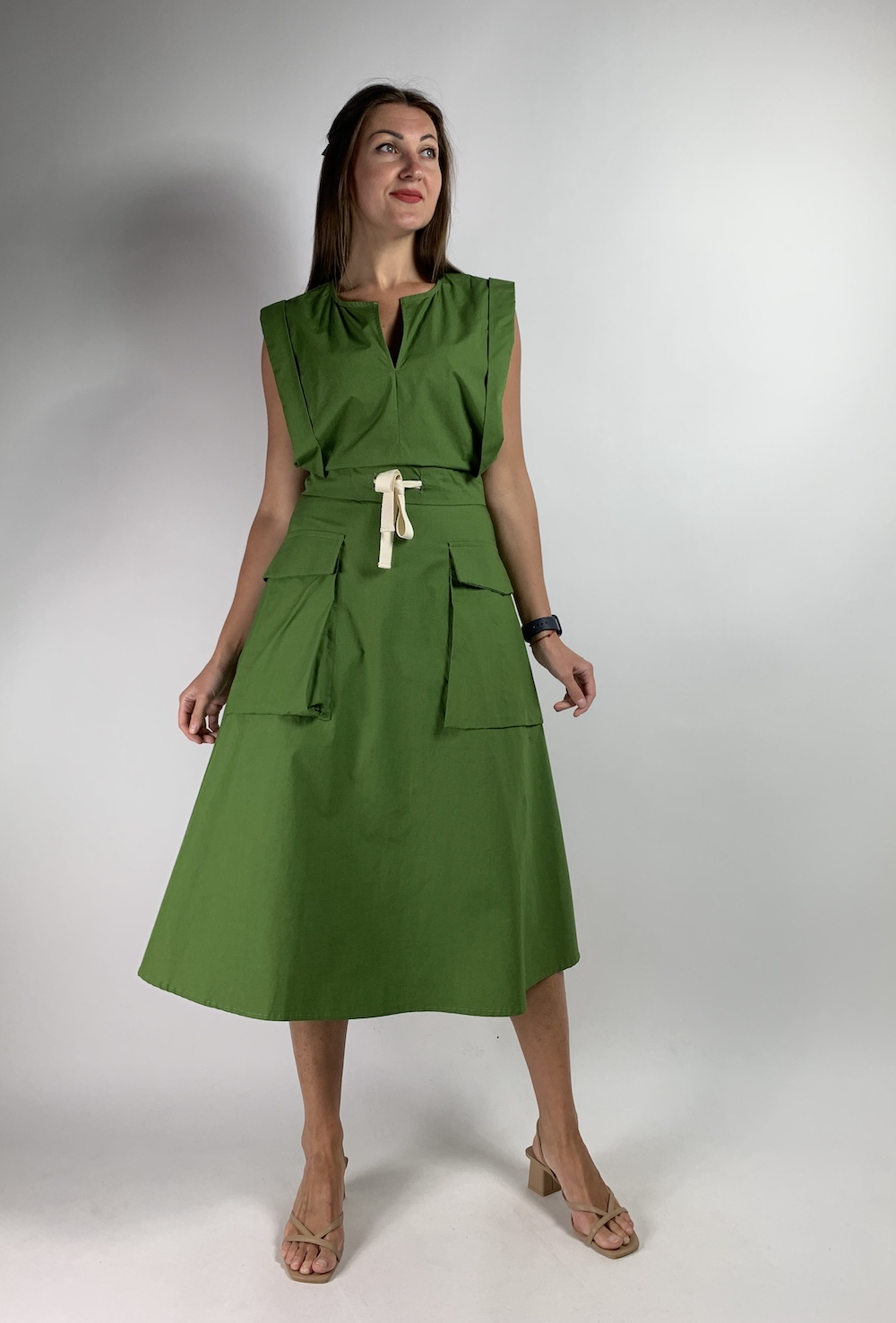 Зелена яскрава бавовняна сукня з накладними кишенями італійського бренду Dixie