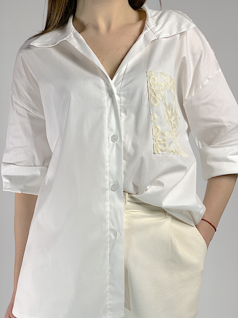Біла бавовняна сорочка з мереживом італійського бренду Motel