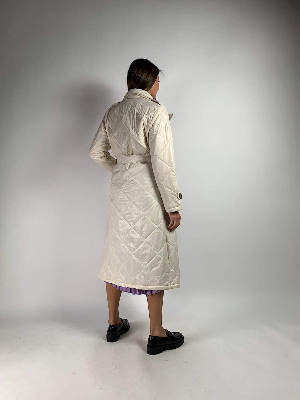 Молочне стьобане пальто міді з поясом італійського бренду  No-Na