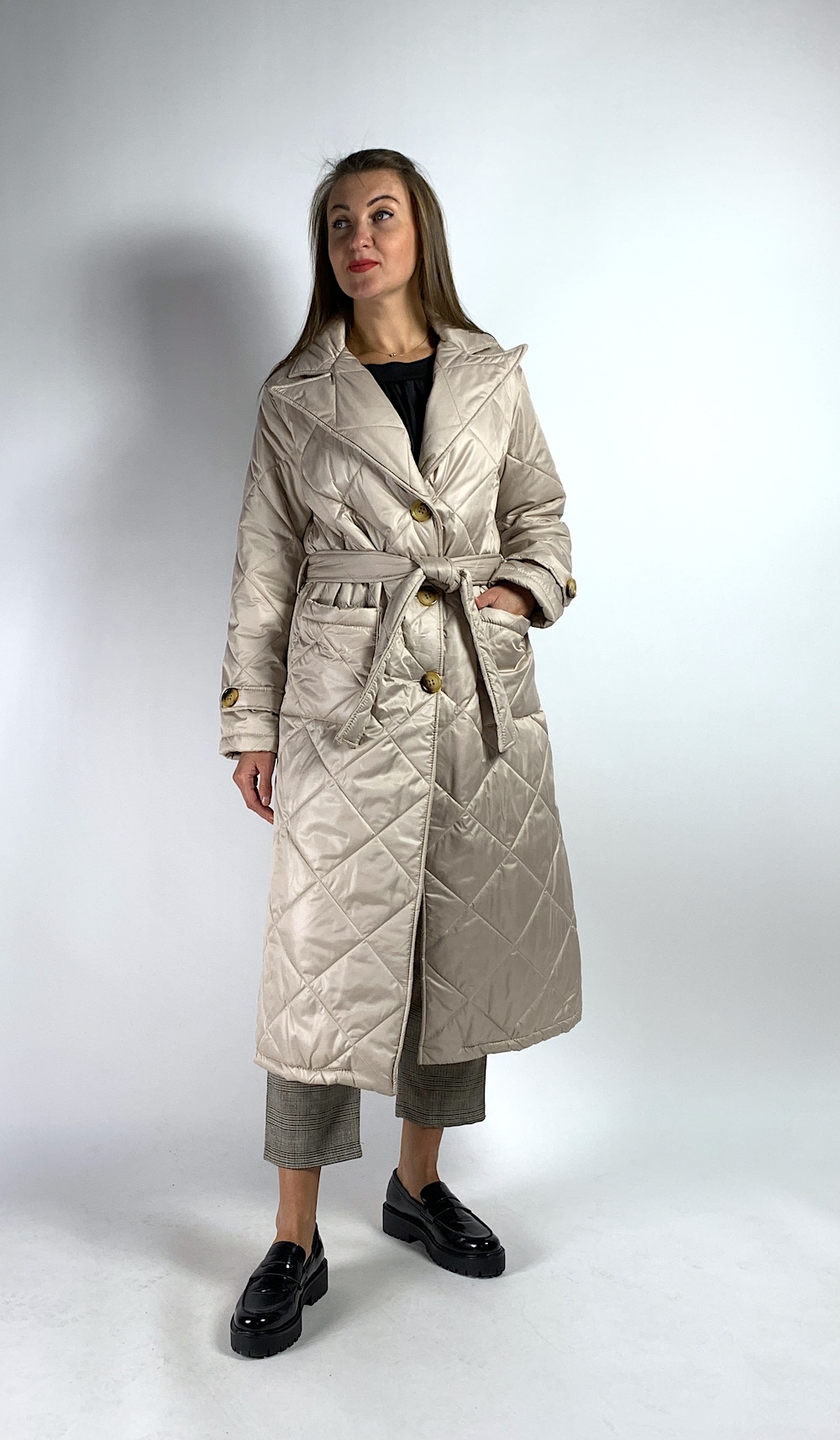 Стьобане пальто міді з поясом бежевого кольору  італійського бренду  No-Na