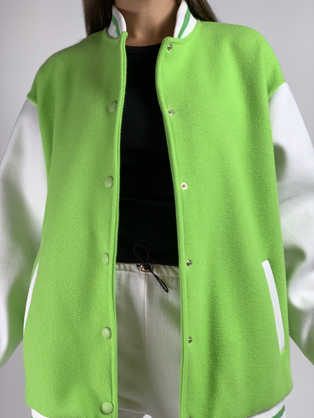 Зелено біла куртка-бомбер італійського  Joleen