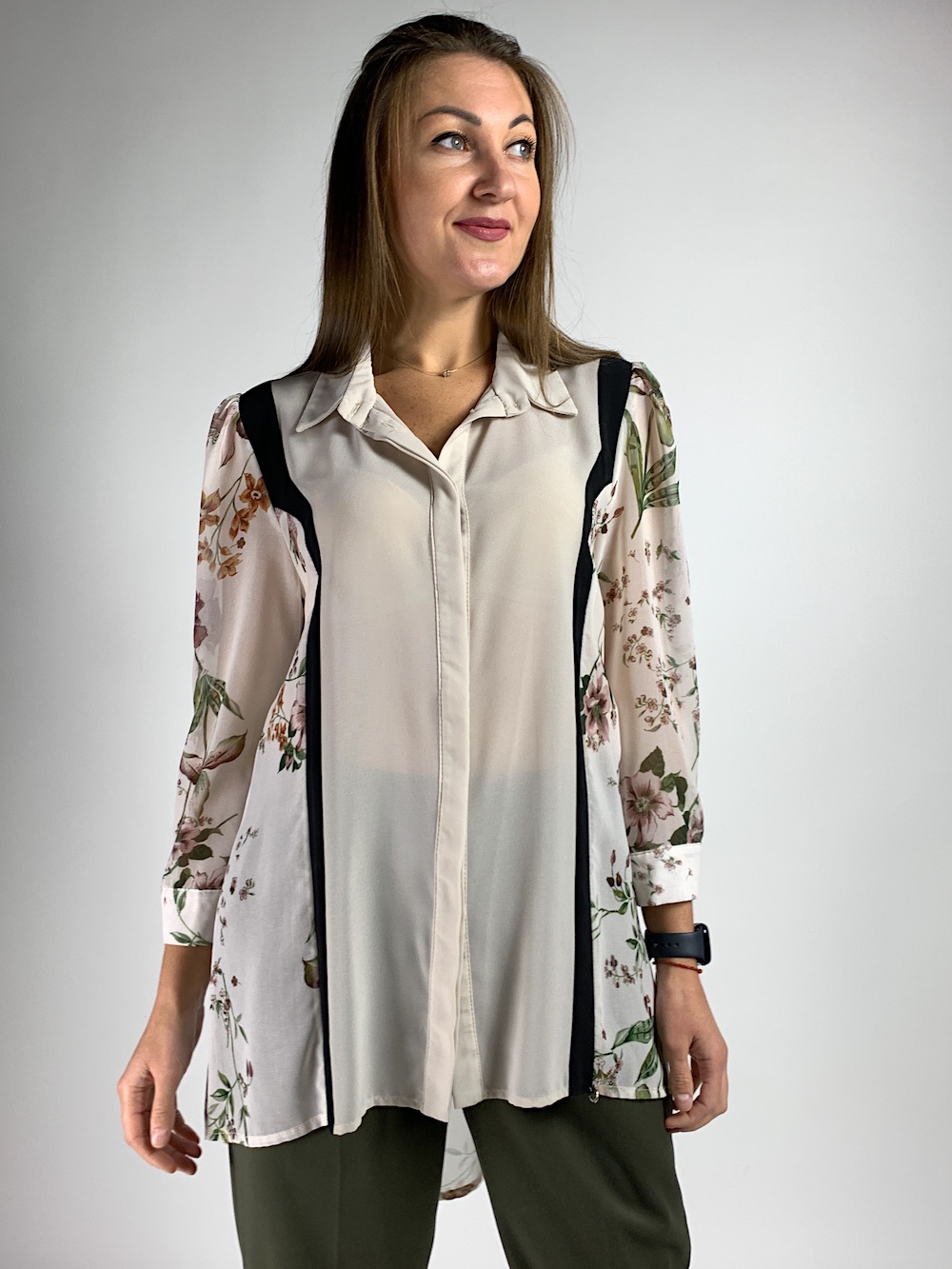Молочна блуза з рукавами та квітковим принтом італійського бренду Rinascimento