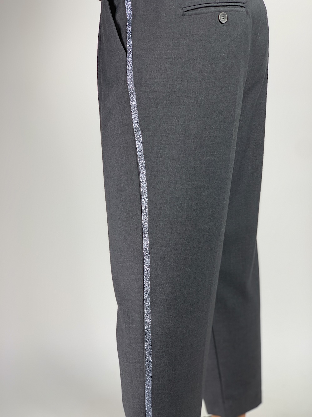 Сірі класичні брюки з серебристим лампасом італійського бренду Rinascimento