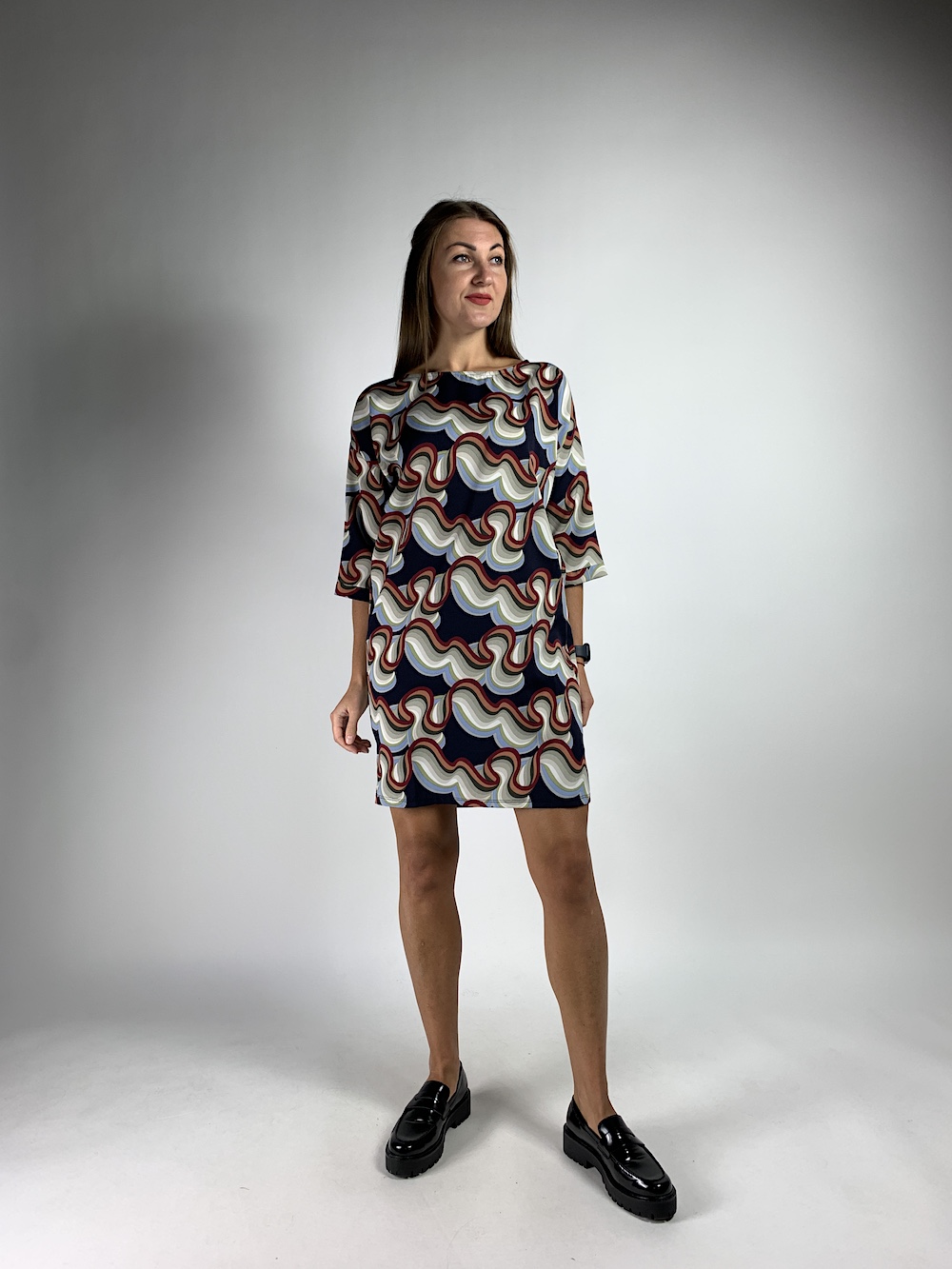 Коротка сукня з абстрактним малюнком та рукавами італійського бренду Rinascimento