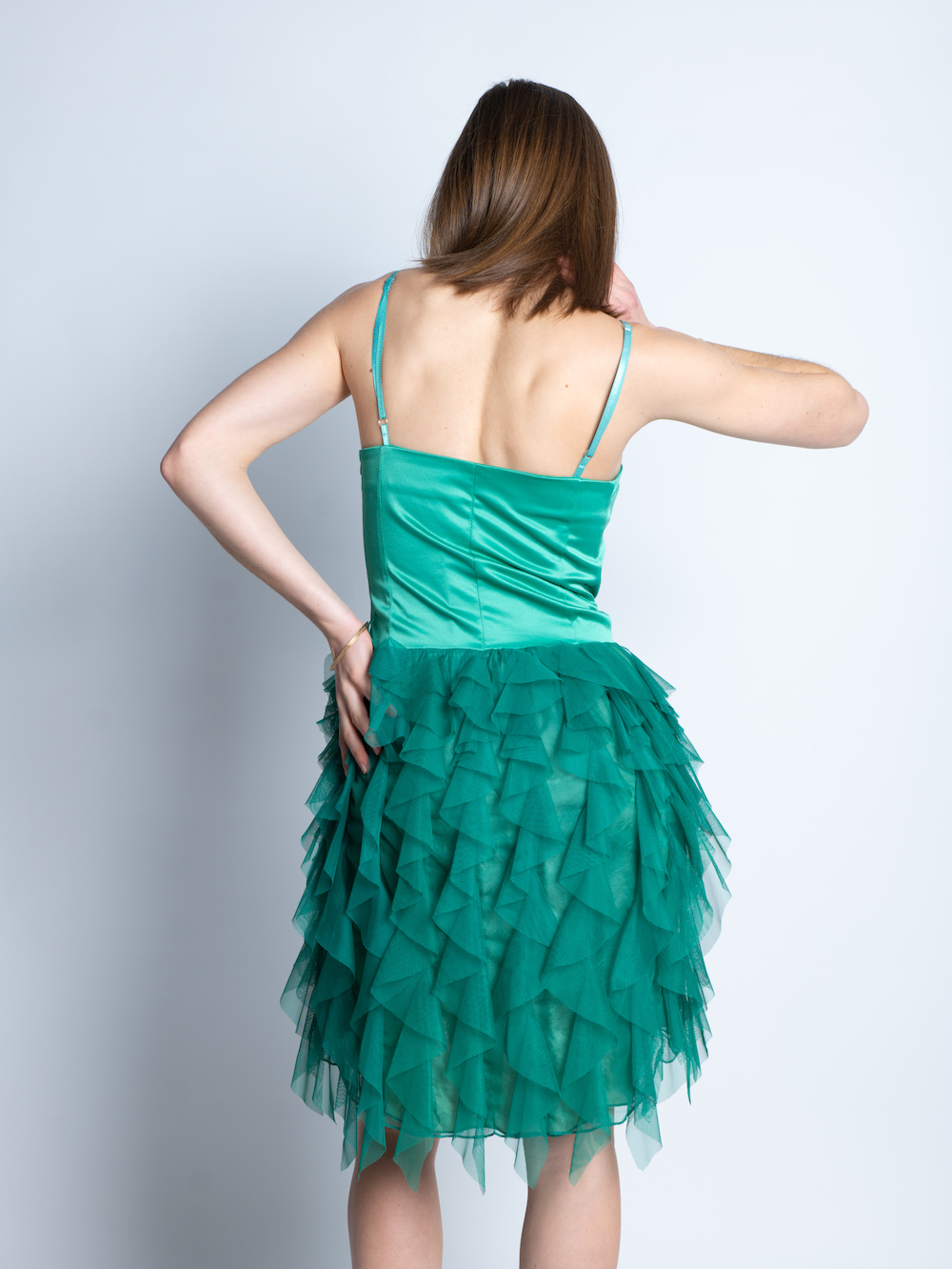 Коротка сукня на тонких блітелях смарагдового кольору італійського бренду Rinascimento
