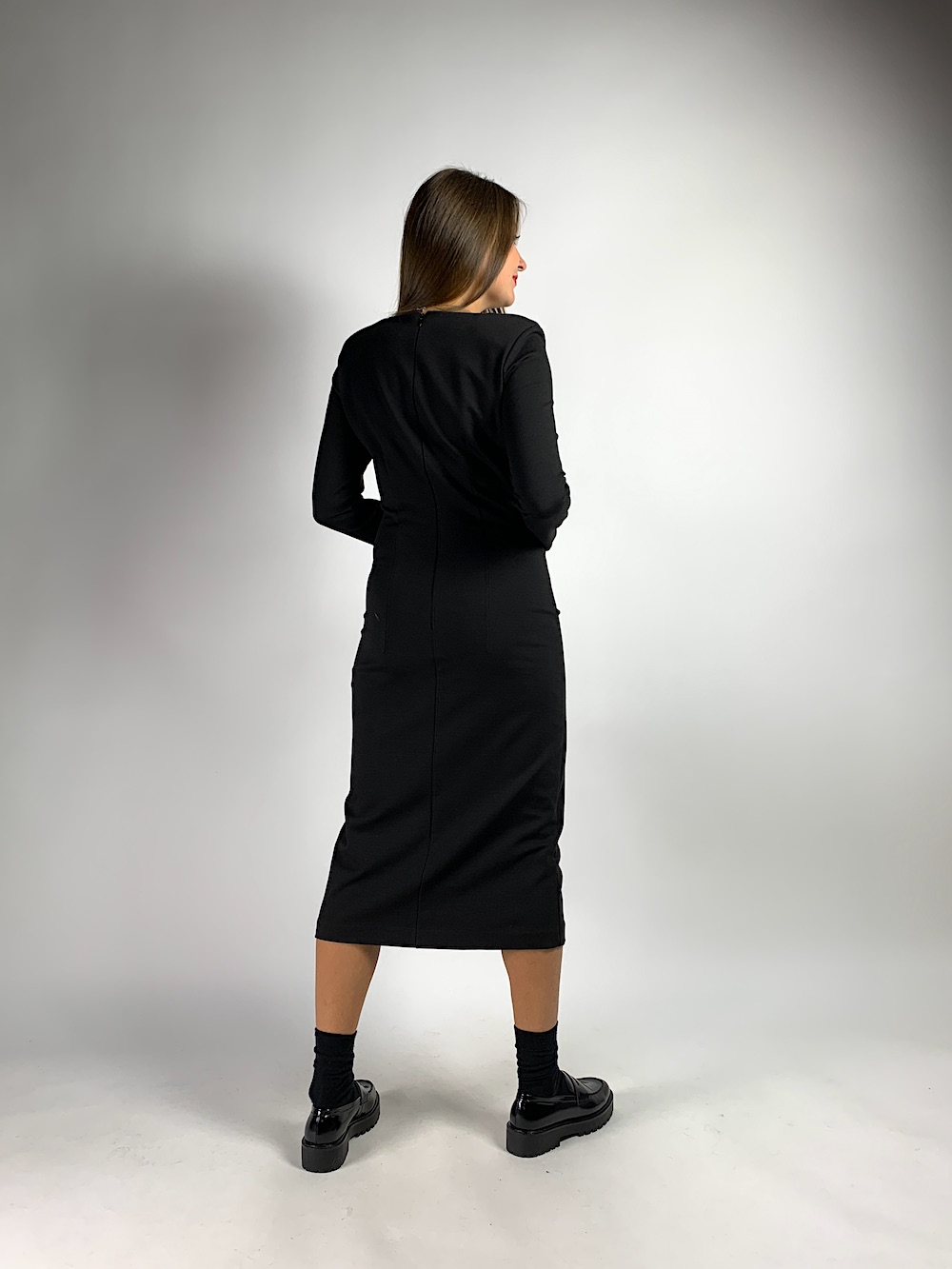 Сукня з в-подібним вирізом за довгими рукавами італійського бренду Vicolo