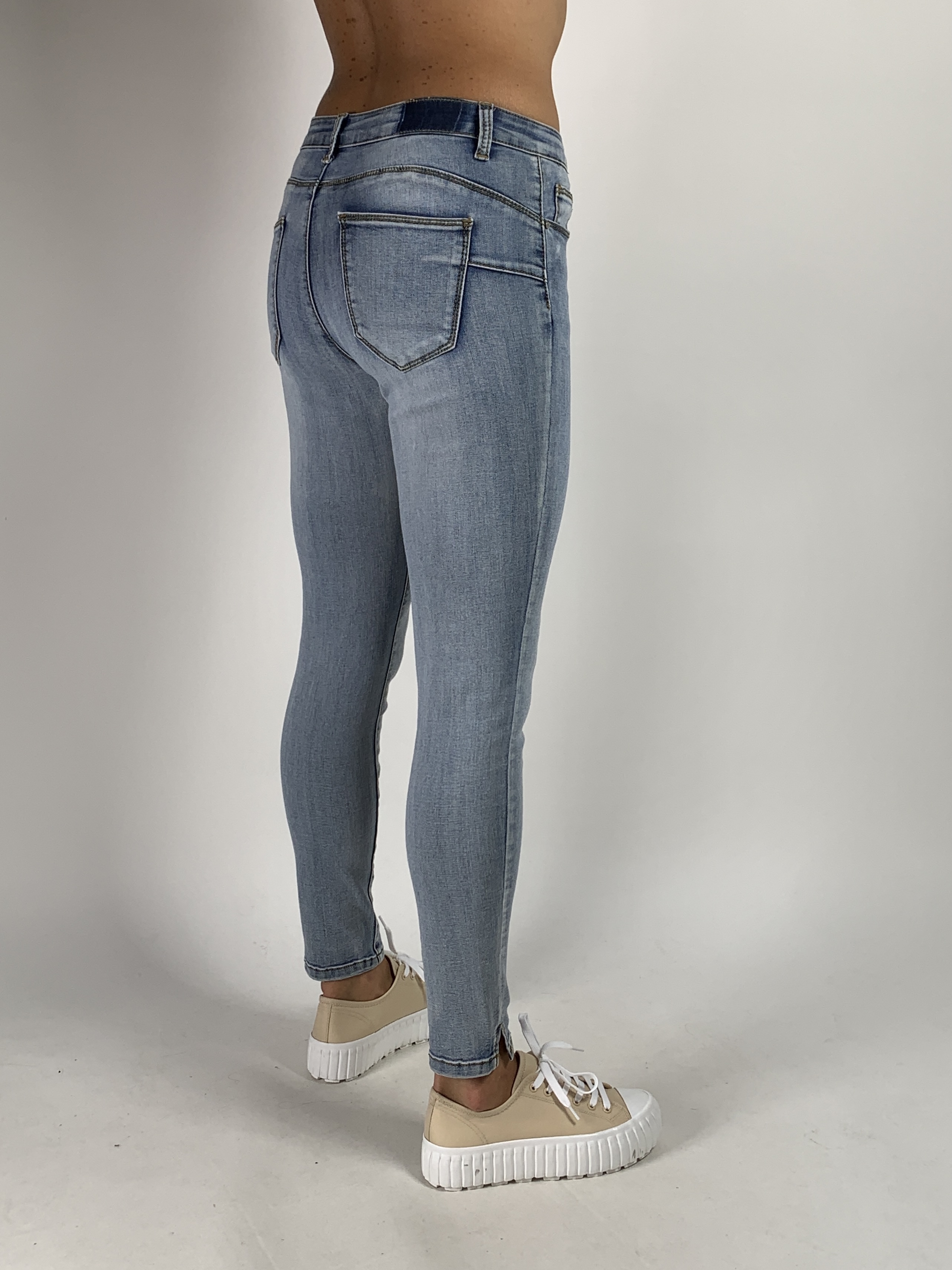 Блакитні джинси скіні італійського бренду Rinascimento