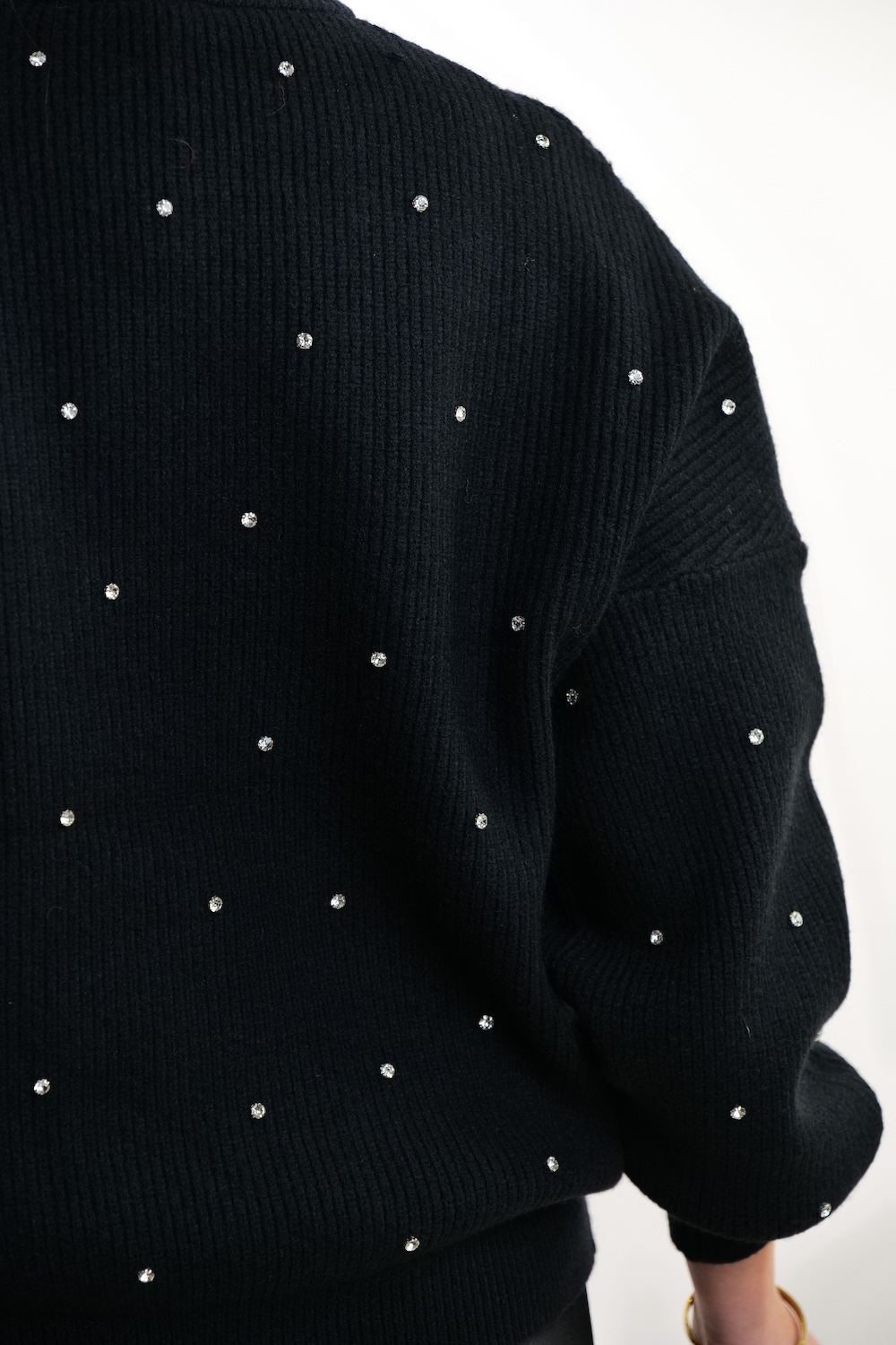 Чорний светр з кришталиками сваровські італійського бренду  Motel