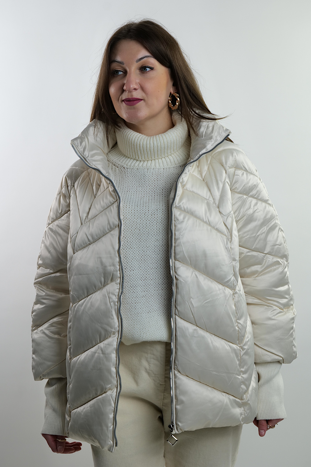 Молочна коротка тепла куртка з прихованим капюшоном італійського бренду No-Na